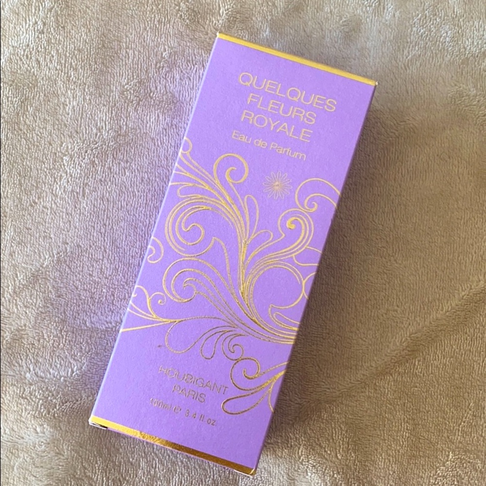 Quelques Fleurs Royale